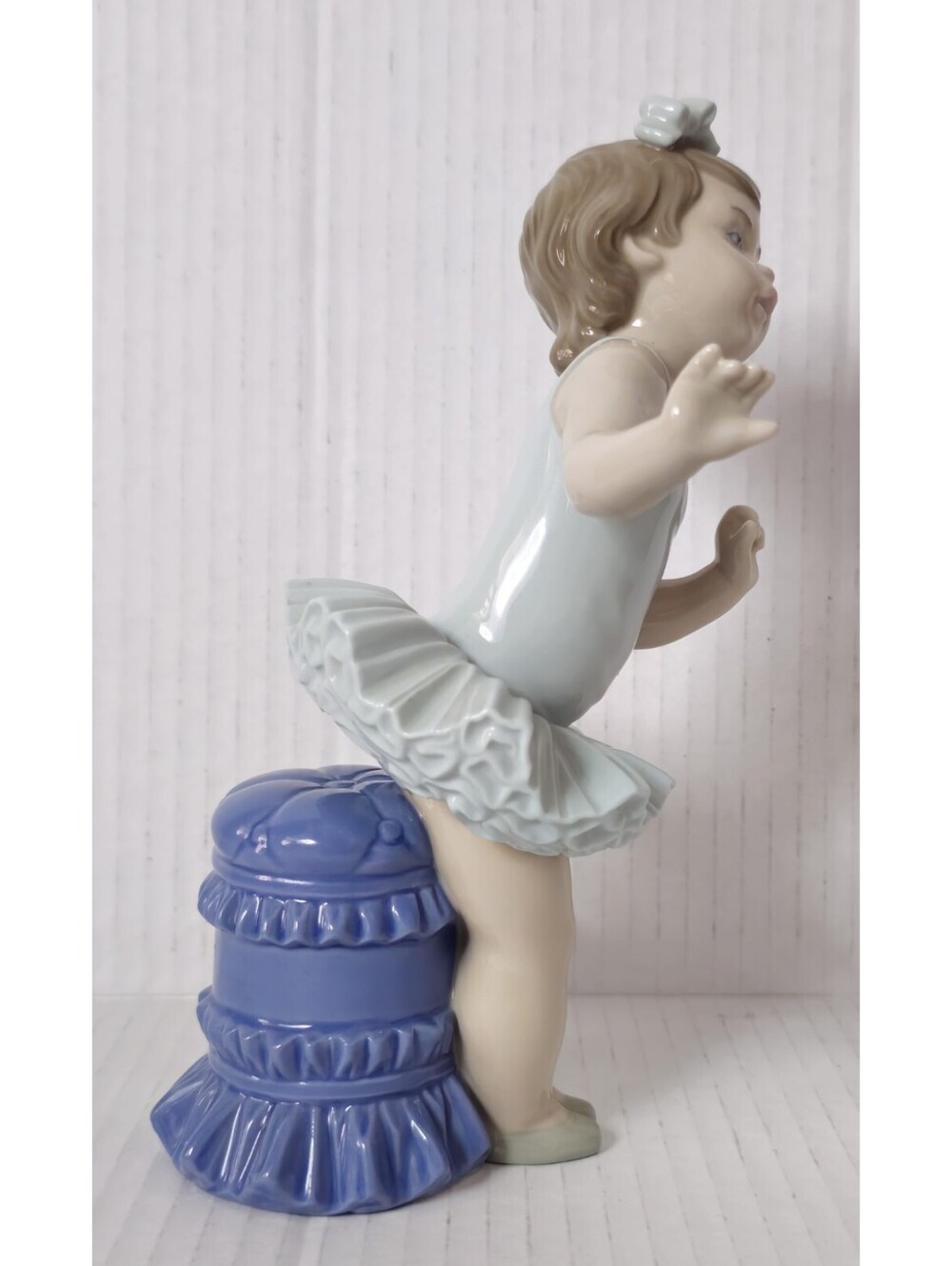 Lladro 5104 ~Little Ballet Girl "Sallie" ~ Excellent condition - Picture 3 of 9
